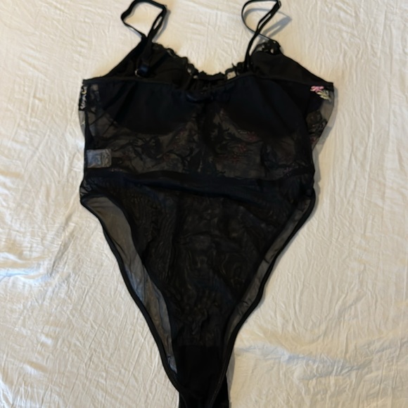 *NEW* embroidered lace and mesh bodysuit L - Picture 8 of 11